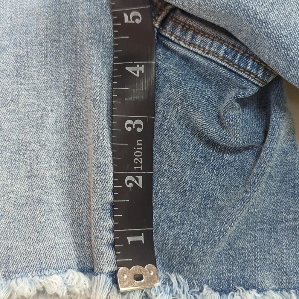 Seven7, Weekend Shorts, Light wash Jeans. Sz 14 - Picture 6 of 10